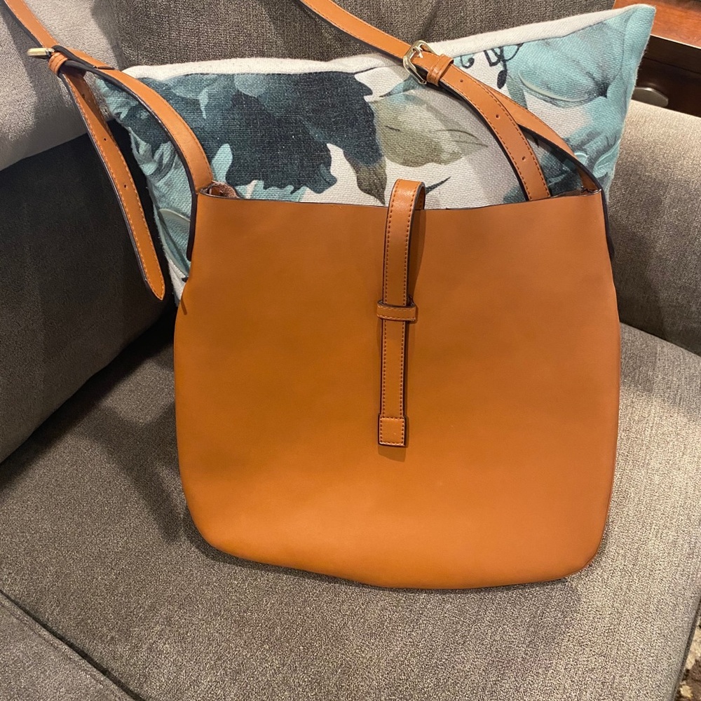 EXCELLENT CONDITION GENUINE LEATHER TAN HANDBAG